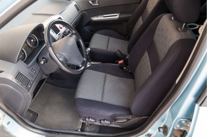 Odkryj, jak proste zmiany chronią wnętrze auta na lata